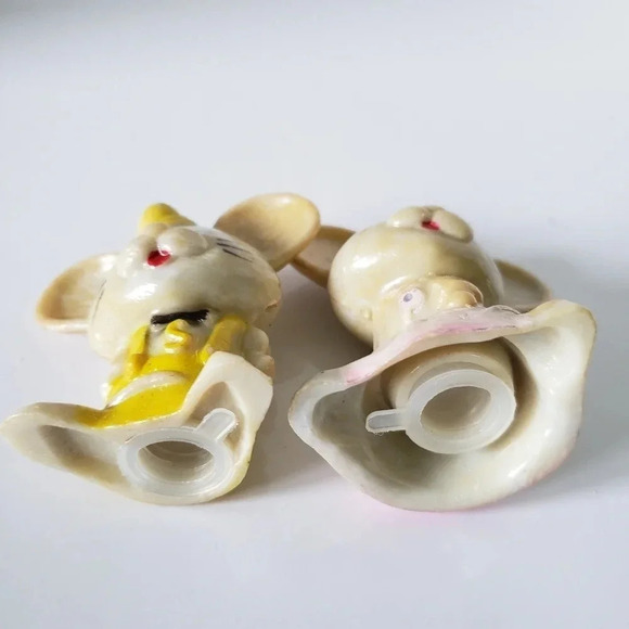 Vintage set  of 2 Plastic Mice Salt/Pepper Shakers. - Picture 2 of 5